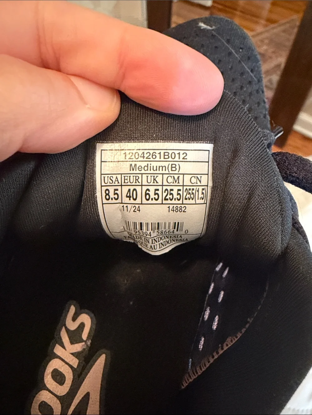 Brooks women’s Dark Blue/Black Adrenaline GTS 24 - barely worn!